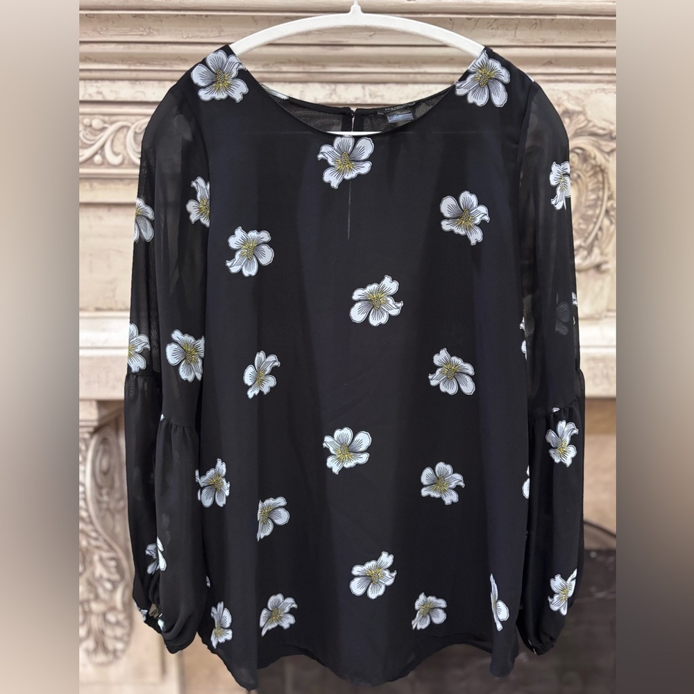 Ann Taylor Factory Black Blouse White Floral Design Size Medium